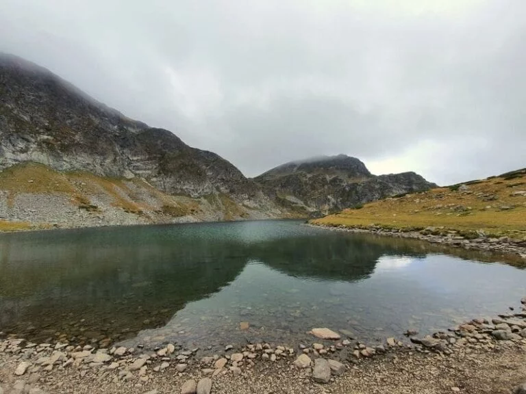Primer lago de Rila en el ascenso