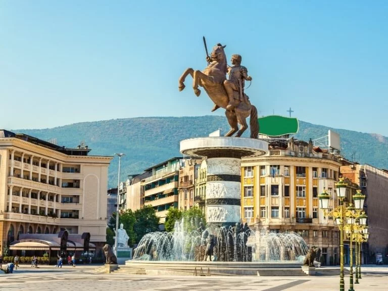 Guerrero a Caballo, Skopje